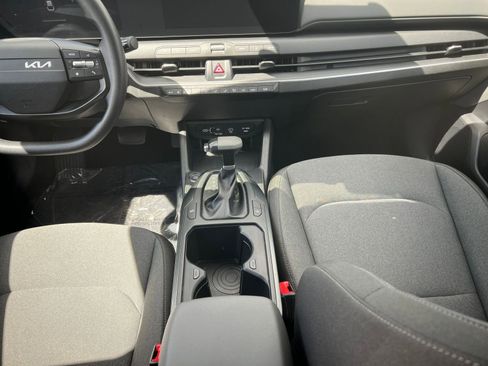 Used 2025 Kia K4 LXS image 41