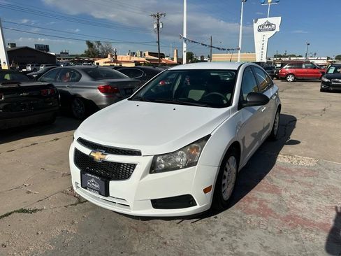 Used 2014 Chevrolet Cruze LS FWD image 3