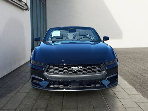 Used 2025 Ford Mustang Convertible RWD image 8