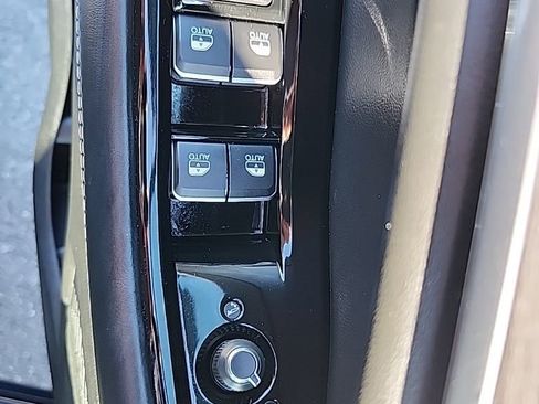 Certified 2024 Jeep Grand Cherokee Overland image 29