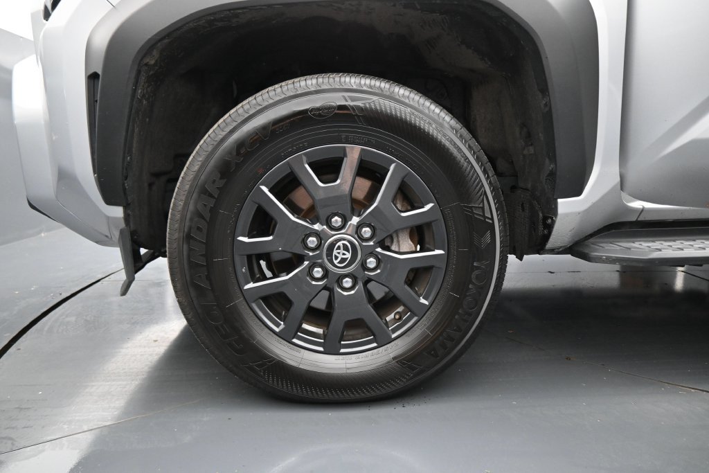 Used 2025 Toyota 4Runner SR5 AWD/4WD image 25