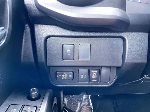 Used 2022 Toyota Tacoma TRD Sport w/ Technology Package AWD/4WD image 32