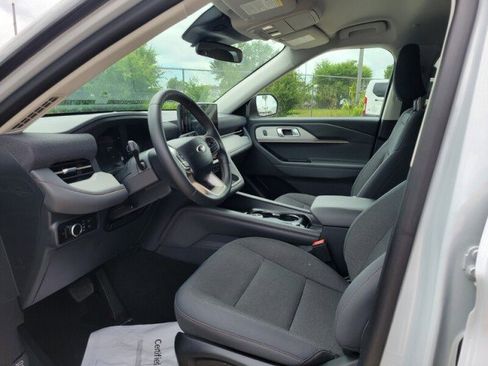 Used 2025 Ford Explorer Active AWD/4WD image 22