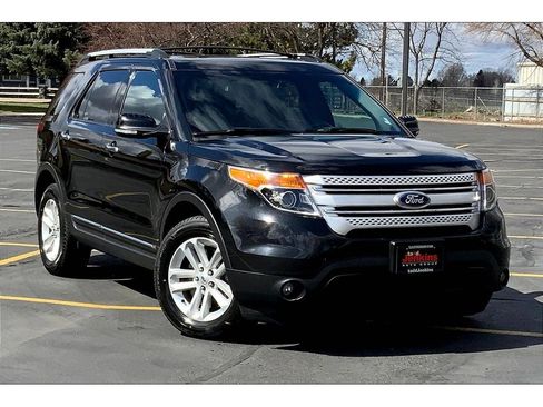 Used 2013 Ford Explorer XLT image 2
