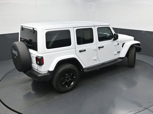 Used 2022 Jeep Wrangler Unlimited Sahara AWD/4WD image 35