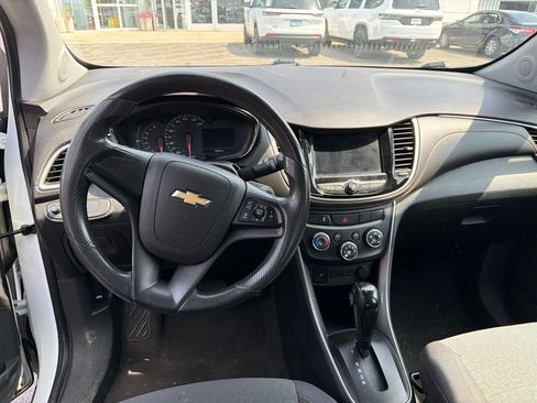 Used 2020 Chevrolet Trax LS FWD image 9