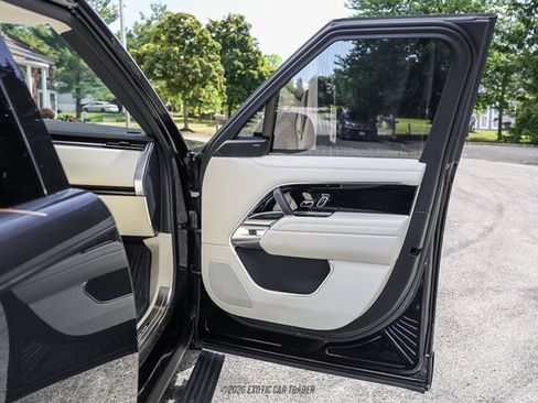 Used 2025 Land Rover Range Rover Long Wheelbase SE AWD/4WD image 24