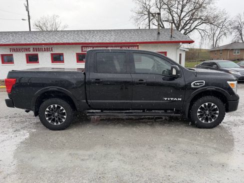 Used 2017 Nissan Titan PRO-4X w/ Pro-4x Convenience Package AWD/4WD image 2