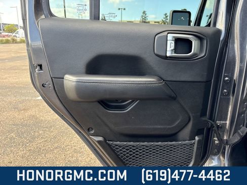 Used 2023 Jeep Gladiator Overland image 17