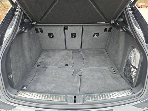 Certified 2025 Porsche Macan image 37