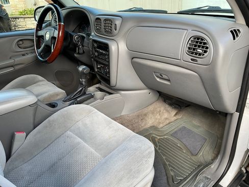 Used 2009 Chevrolet TrailBlazer LT w/ Sun And Sound Package image 9