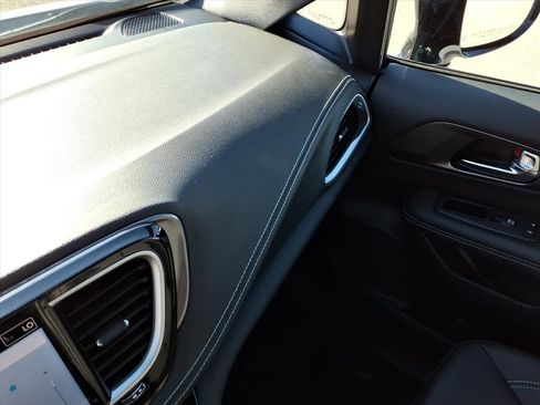 New 2026 Chrysler Pacifica Select w/ S Appearance Package image 28