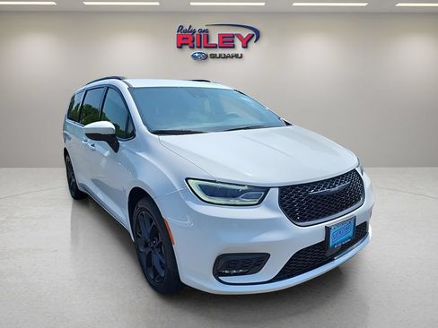 Used 2023 Chrysler Pacifica Touring-L w/ S Appearance Package AWD/4WD image 7