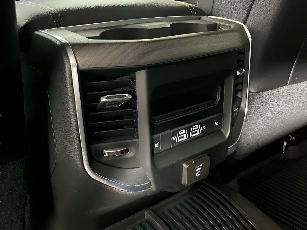 Used 2025 RAM 2500 Laramie AWD/4WD image 24