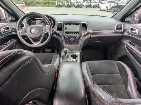 Used 2017 Jeep Grand Cherokee Trailhawk w/ Trailhawk Luxury Group AWD/4WD image 17