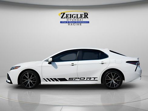 Used 2023 Toyota Camry SE w/ Cold Weather Package FWD image 4
