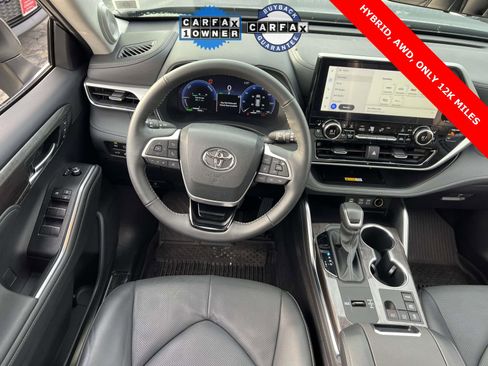 Used 2024 Toyota Highlander Platinum image 10