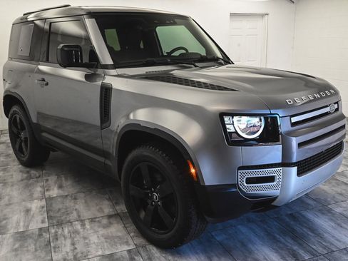 Used 2023 Land Rover Defender 90 S image 3