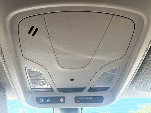 Used 2019 Chevrolet Impala LT FWD image 27