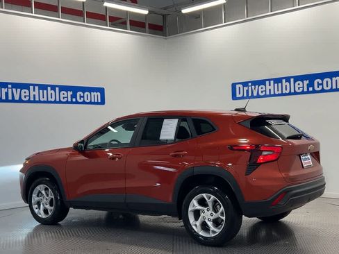Used 2024 Chevrolet Trax LS w/ LS Convenience Package FWD image 8
