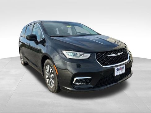 Used 2022 Chrysler Pacifica Touring-L image 7
