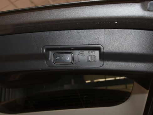 Used 2025 Ford Explorer Active AWD/4WD image 35