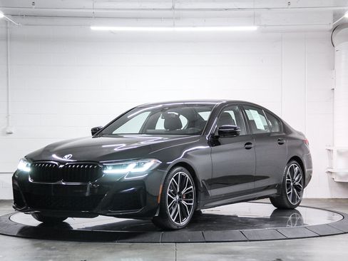 Used 2023 BMW 540i w/ M Sport Package RWD image 3
