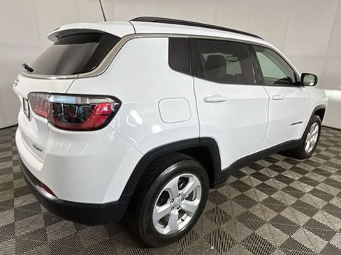 Used 2022 Jeep Compass Latitude w/ Convenience Group AWD/4WD image 2