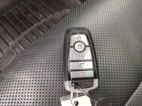 Used 2018 Ford Expedition Platinum image 30