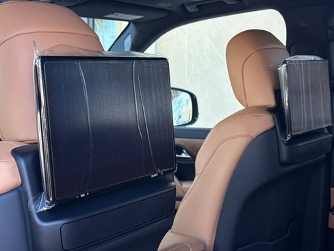 New 2026 Lexus LX 700h Luxury image 18