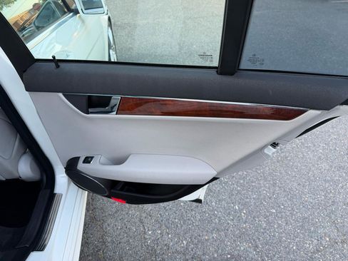 Used 2011 Mercedes-Benz C 300 Luxury image 15