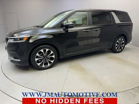 Used 2022 Kia Carnival EX FWD image 1