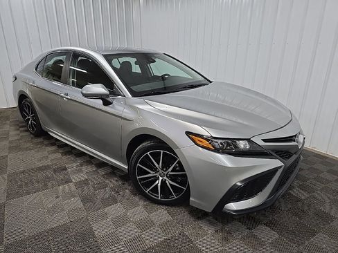 Used 2023 Toyota Camry SE image 7