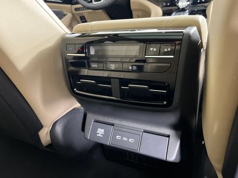 Used 2025 Acura MDX FWD w/ Technology Package image 9