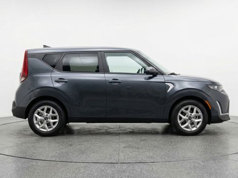 Used 2025 Kia Soul LX w/ LX Technology Package image 11