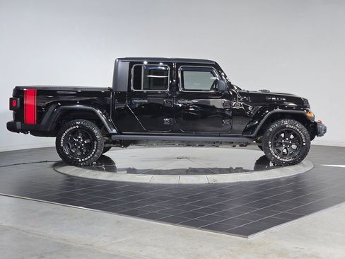 Used 2021 Jeep Gladiator Willys image 14