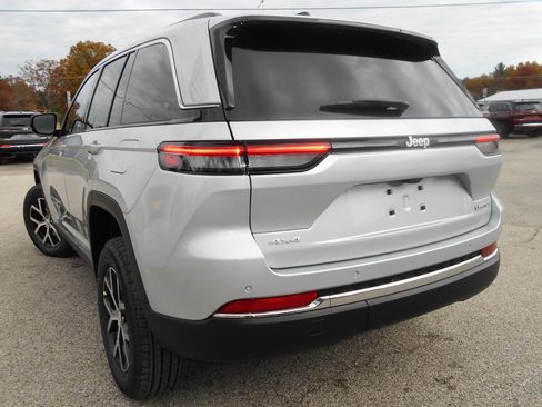 New 2025 Jeep Grand Cherokee Limited image 3