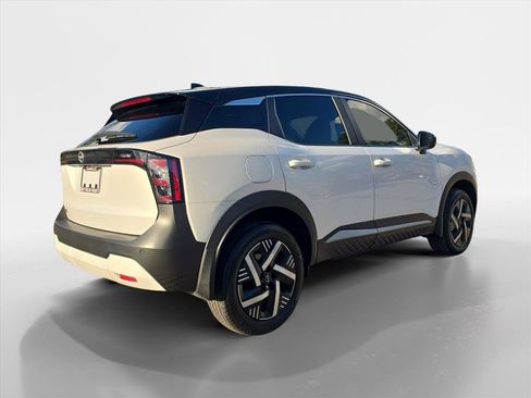 Used 2025 Nissan Kicks SV w/ Illumination Package image 6