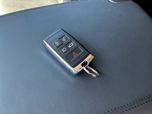 Used 2024 Land Rover Defender 110 S image 10