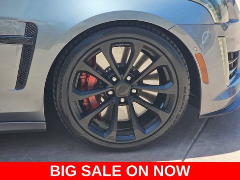 Used 2019 Cadillac CTS V w/ Luxury Package RWD image 39