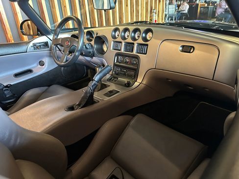 Used 1995 Dodge Viper RT/10 image 11