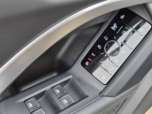 Certified 2025 Audi Q5 Prestige image 30