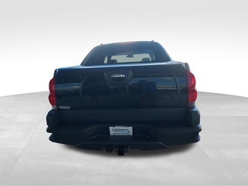 Used 2004 Chevrolet Avalanche 2500 w/ Preferred Equipment Group AWD/4WD image 4