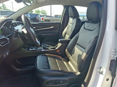 Certified 2023 Chevrolet Bolt EUV LT w/ Convenience Package FWD image 11