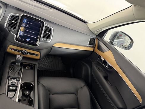 Used 2021 Volvo XC90 T6 Momentum w/ Climate Package AWD/4WD image 12