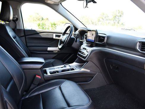 Used 2022 Ford Explorer XLT w/ Equipment Group 202A RWD image 32