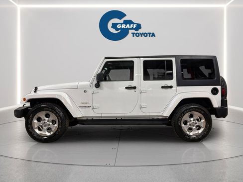 Used 2014 Jeep Wrangler Unlimited Sahara w/ Connectivity Group AWD/4WD image 3