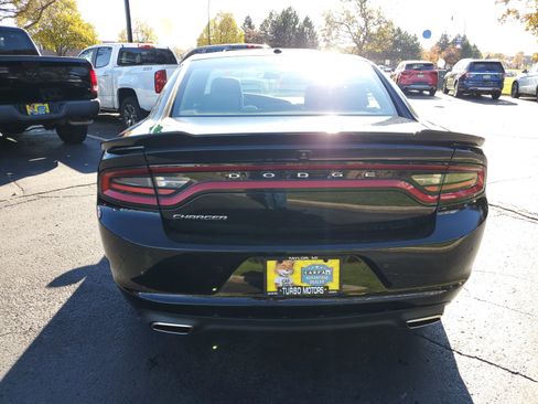 Used 2022 Dodge Charger SXT w/ Leather Interior Group image 6