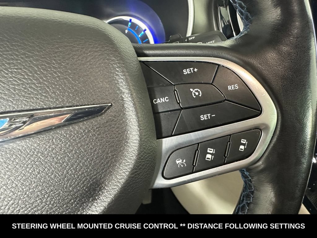 Used 2021 Chrysler Pacifica Touring w/ Cold Weather Group FWD image 13
