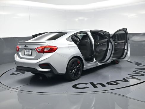 Used 2018 Chevrolet Cruze LT w/ Redline Edition image 25